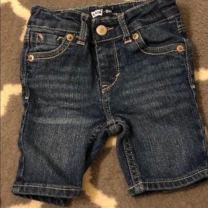 Toddler Levies Bermuda’s